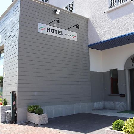 Hotel Italia Dormelletto Bagian luar foto