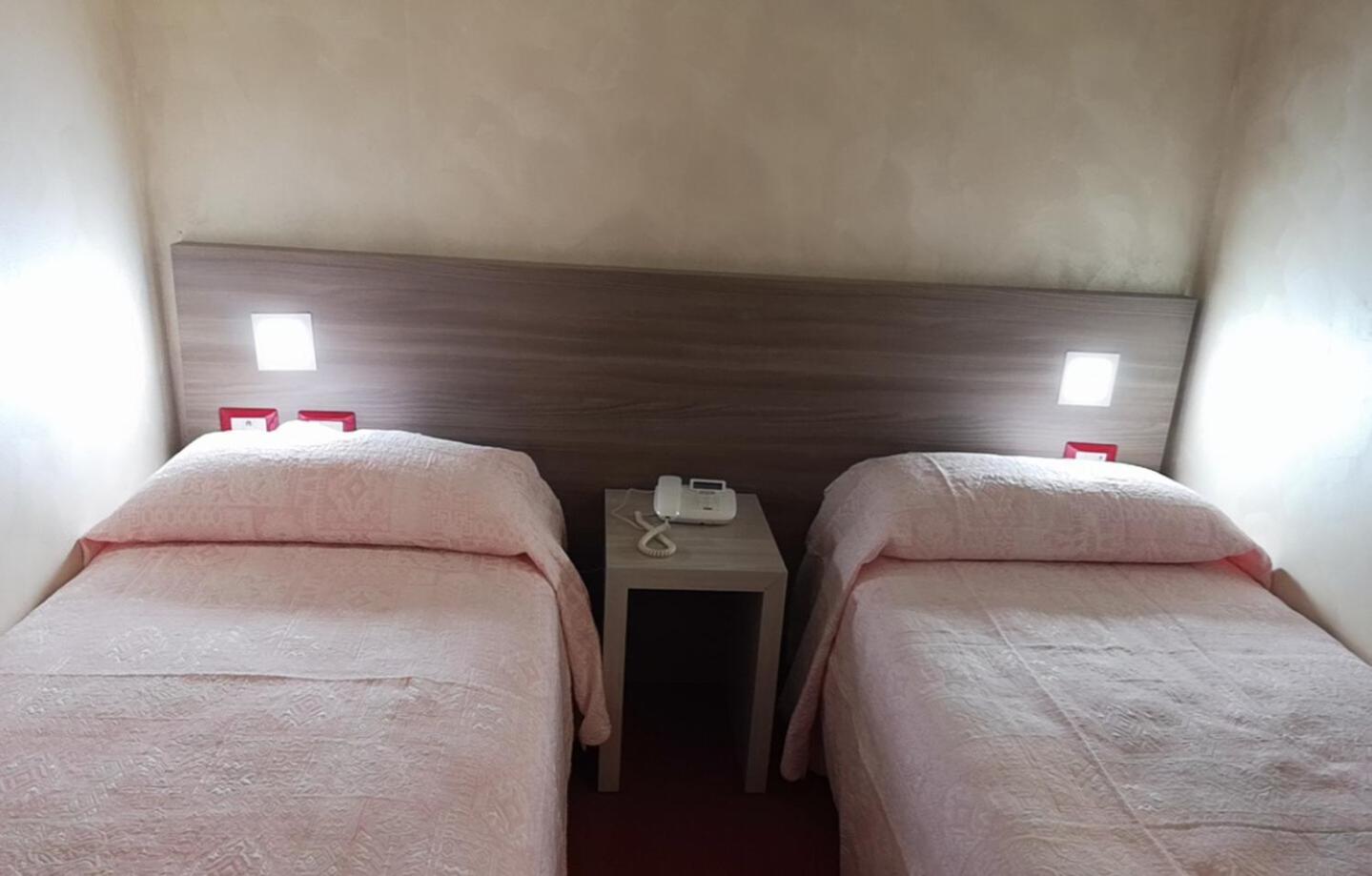 Hotel Italia Dormelletto Bagian luar foto