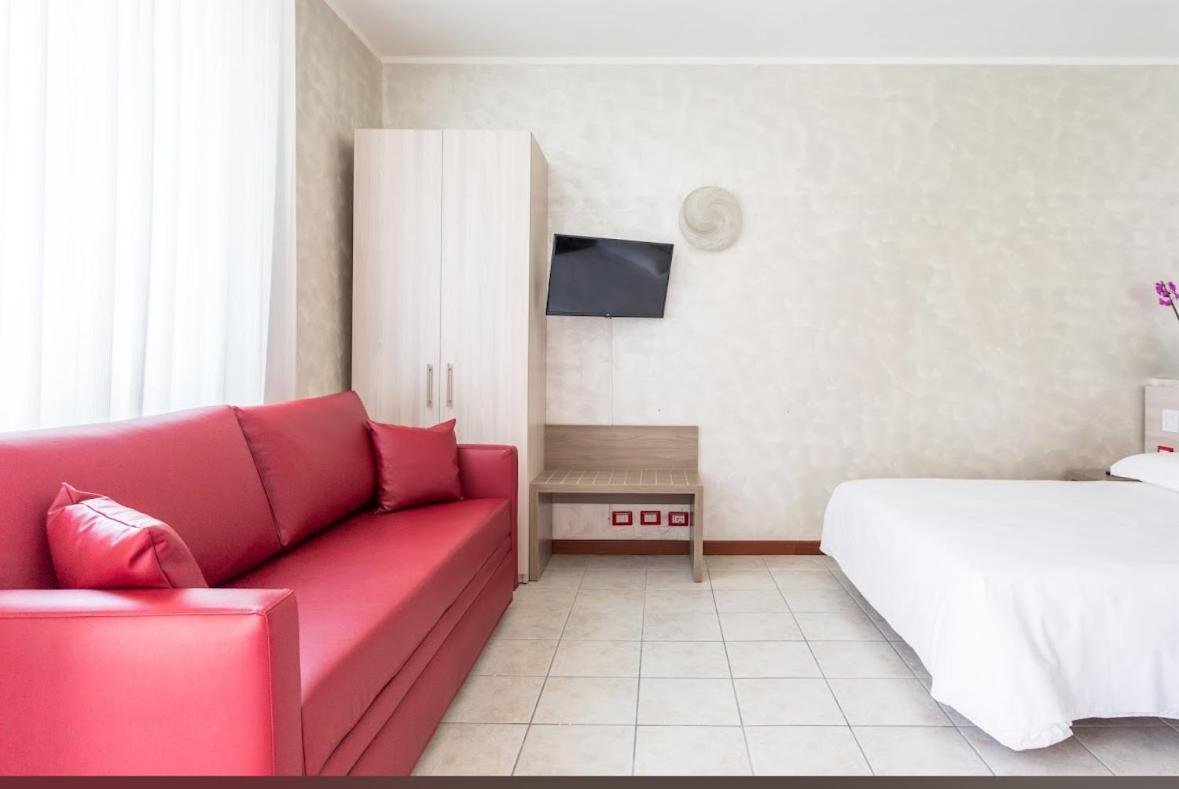 Hotel Italia Dormelletto Bagian luar foto