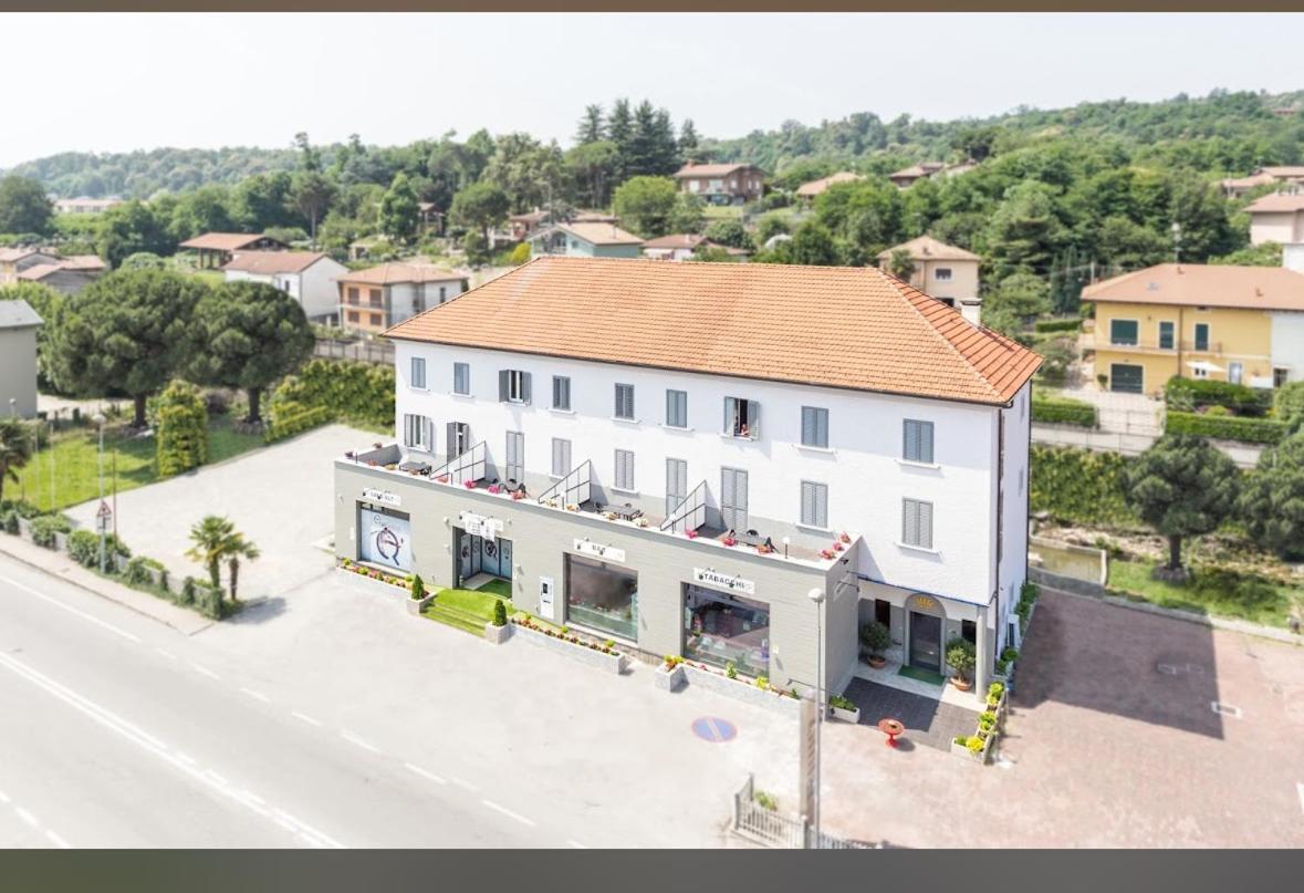 Hotel Italia Dormelletto Bagian luar foto