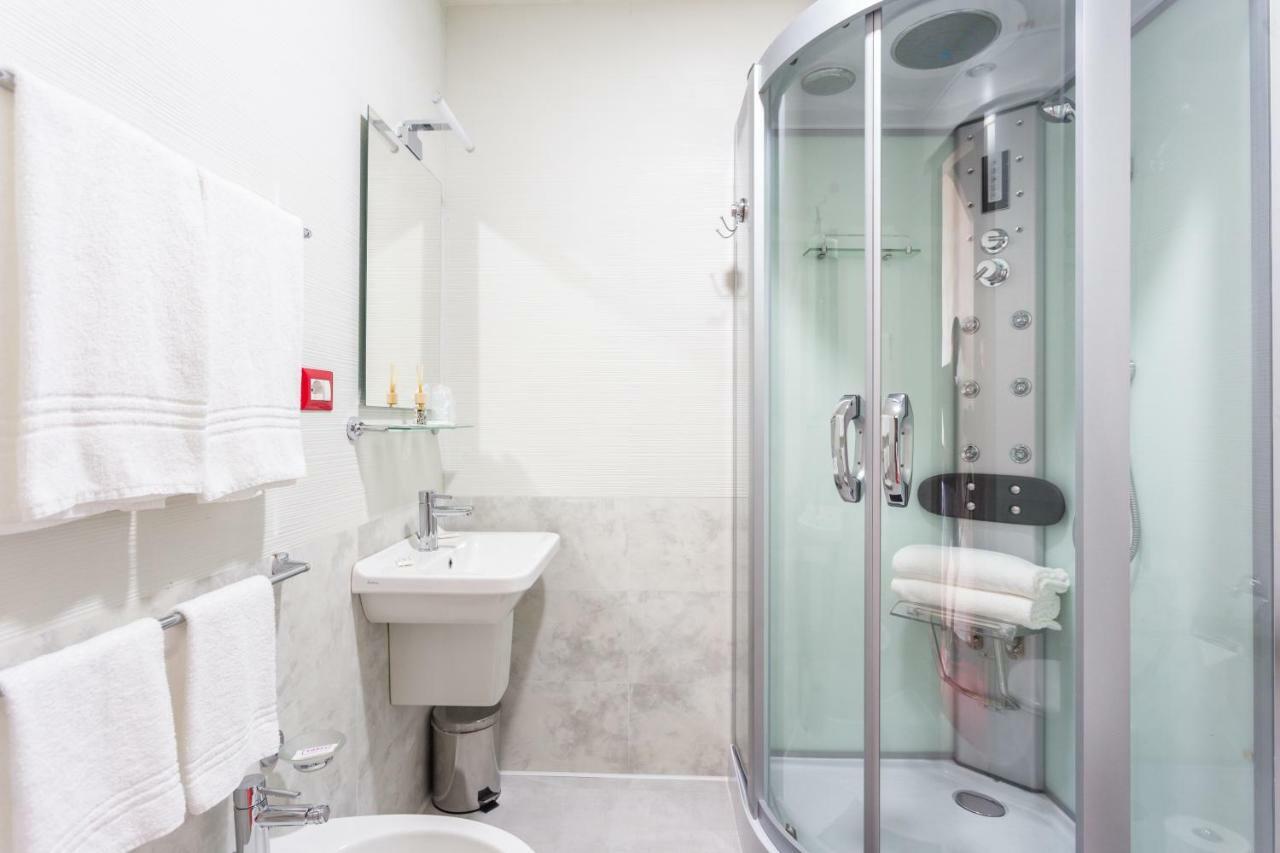 Hotel Italia Dormelletto Bagian luar foto