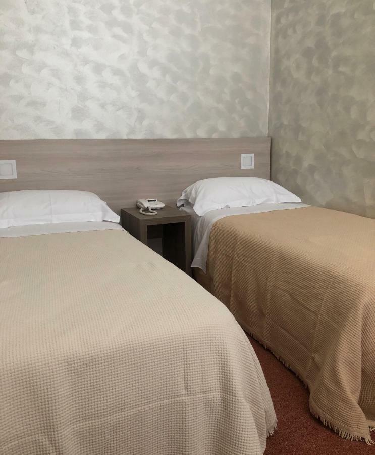 Hotel Italia Dormelletto Bagian luar foto